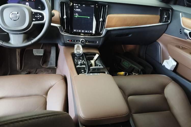 Used Volvo S90 New Energy 2024 Plug-in Hybrid Four-Wheel Drive Long-Range Zhiyi Luxury Edition Gear Lever