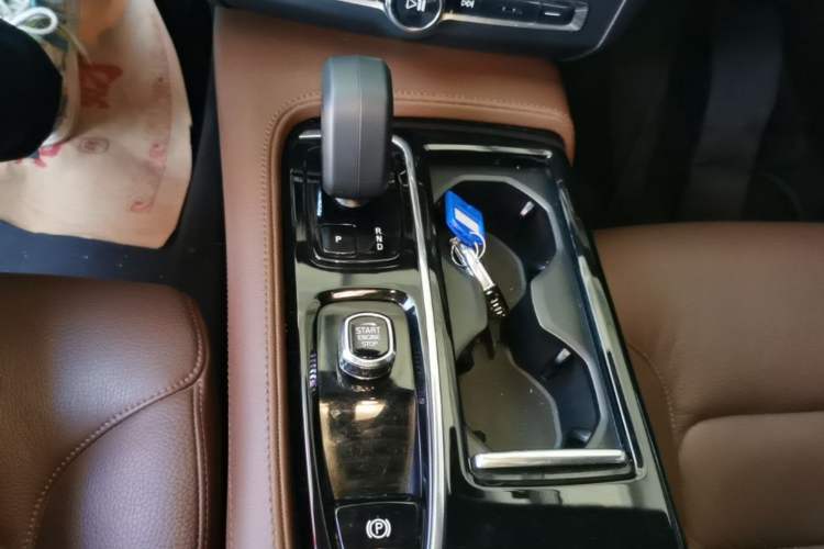 Used Volvo S90 New Energy 2024 Plug-in Hybrid Four-Wheel Drive Long-Range Zhiyi Luxury Edition Gear Lever