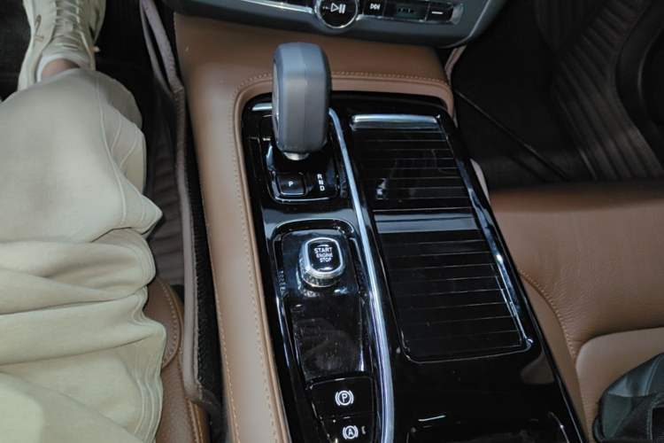 Used Volvo S90 New Energy 2024 Plug-in Hybrid Four-Wheel Drive Long-Range Zhiyi Luxury Edition Gear Lever