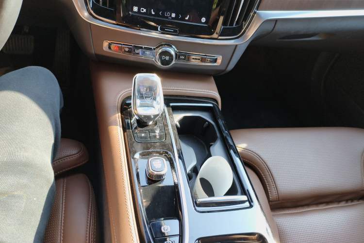 Used Volvo S90 New Energy 2024 Plug-in Hybrid Four-Wheel Drive Long-Range Luxury Smart Edition Gear Lever