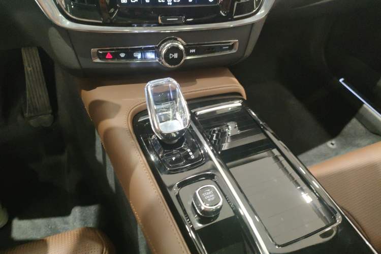 Used Volvo S90 New Energy 2024 Plug-in Hybrid Four-Wheel Drive Long-Range Luxury Smart Edition Gear Lever