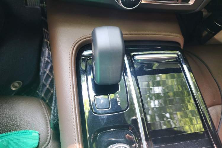 Used Volvo S90 New Energy 2024 Plug-in Hybrid Four-Wheel Drive Long-Range Zhiyi Luxury Edition Gear Lever