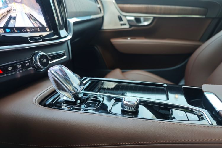 Used Volvo S90 New Energy 2024 Plug-in Hybrid Four-Wheel Drive Long-Range Luxury Smart Edition Gear Lever