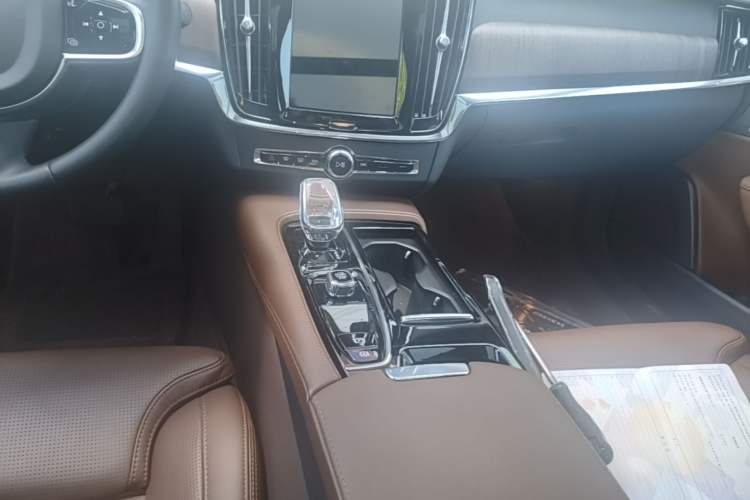 Used Volvo S90 New Energy 2024 Plug-in Hybrid Four-Wheel Drive Long-Range Luxury Smart Edition Gear Lever