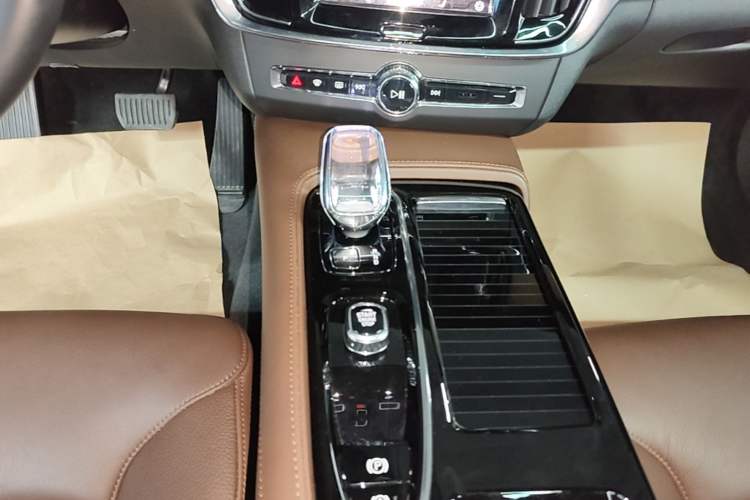 Used Volvo S90 New Energy 2024 Plug-in Hybrid Four-Wheel Drive Long-Range Zhiyi Luxury Edition Gear Lever