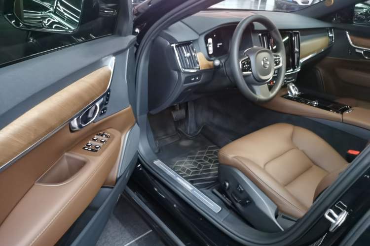 Used Volvo S90 New Energy 2024 Plug-in Hybrid Four-Wheel Drive Long-Range Zhiyi Luxury Edition Interior 1