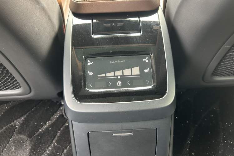 Used Volvo S90 New Energy 2024 Plug-in Hybrid Four-Wheel Drive Long-Range Luxury Smart Edition Interior 11