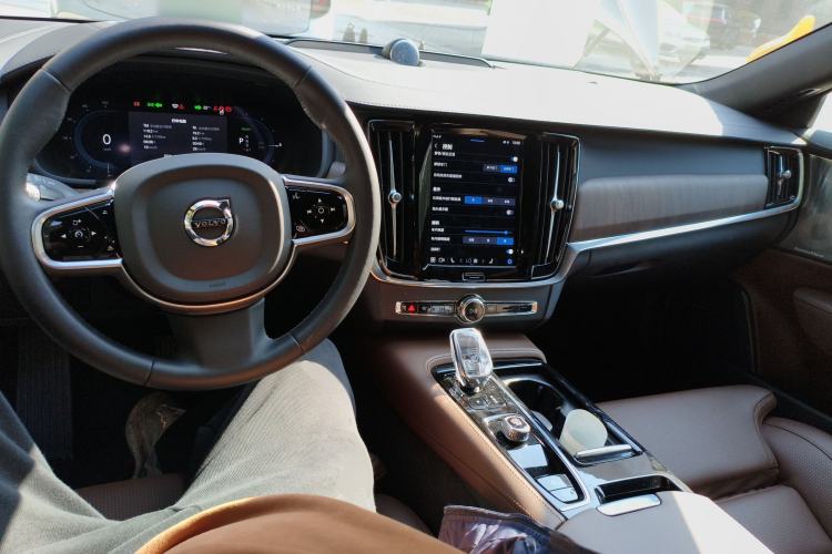 Used Volvo S90 New Energy 2024 Plug-in Hybrid Four-Wheel Drive Long-Range Luxury Smart Edition Interior 2