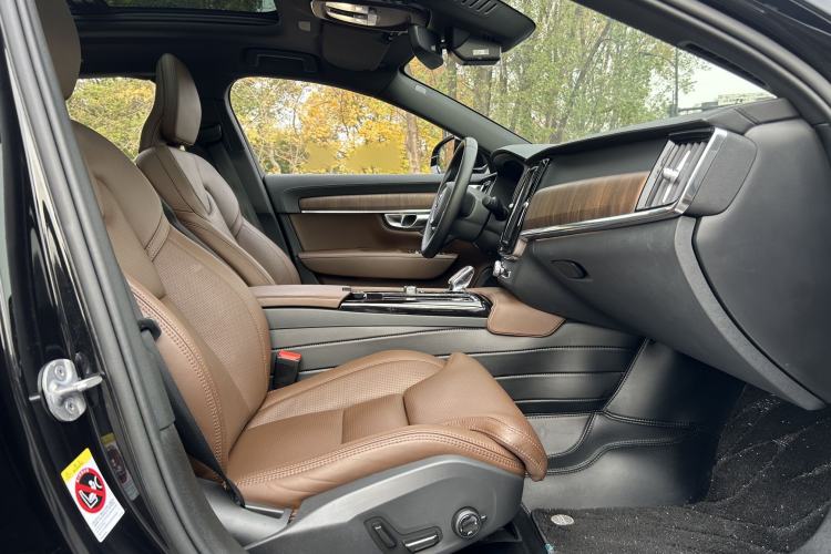Used Volvo S90 New Energy 2024 Plug-in Hybrid Four-Wheel Drive Long-Range Luxury Smart Edition Interior 2