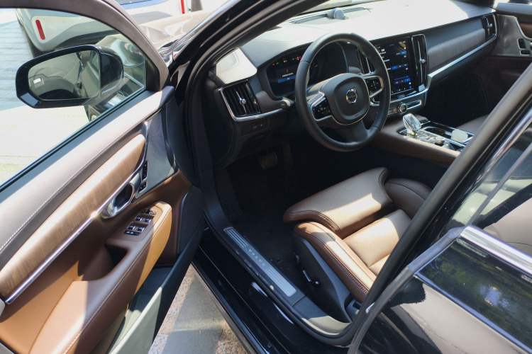 Used Volvo S90 New Energy 2024 Plug-in Hybrid Four-Wheel Drive Long-Range Luxury Smart Edition Interior 3