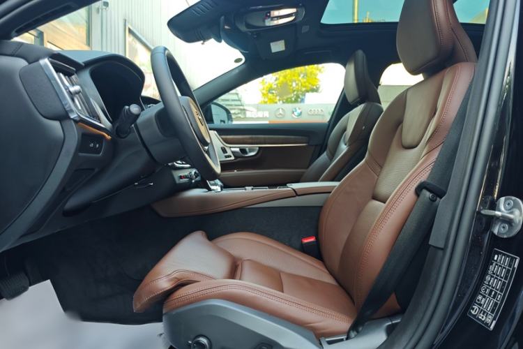 Used Volvo S90 New Energy 2024 Plug-in Hybrid Four-Wheel Drive Long-Range Luxury Smart Edition Interior 4