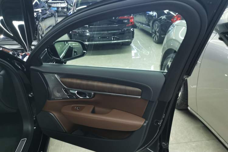 Used Volvo S90 New Energy 2024 Plug-in Hybrid Four-Wheel Drive Long-Range Luxury Smart Edition Interior 5