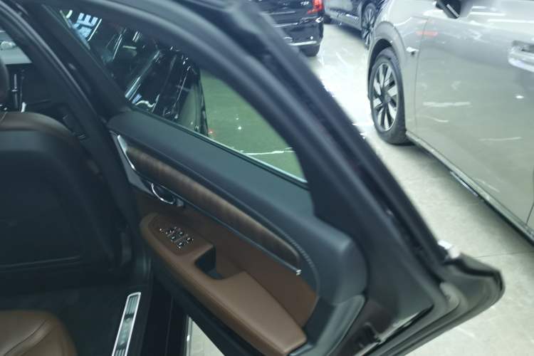 Used Volvo S90 New Energy 2024 Plug-in Hybrid Four-Wheel Drive Long-Range Luxury Smart Edition Interior 6