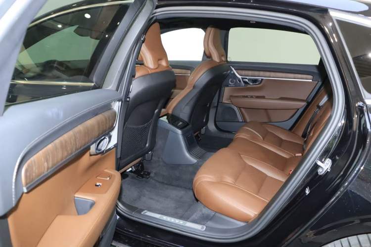 Used Volvo S90 New Energy 2024 Plug-in Hybrid Four-Wheel Drive Long-Range Luxury Smart Edition Interior 6