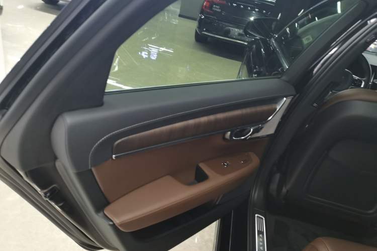 Used Volvo S90 New Energy 2024 Plug-in Hybrid Four-Wheel Drive Long-Range Luxury Smart Edition Interior 8
