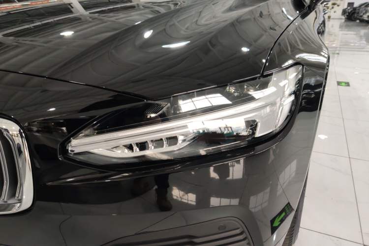 Used Volvo S90 New Energy 2024 Plug-in Hybrid Four-Wheel Drive Long-Range Zhiyi Luxury Edition Left Front Headlight