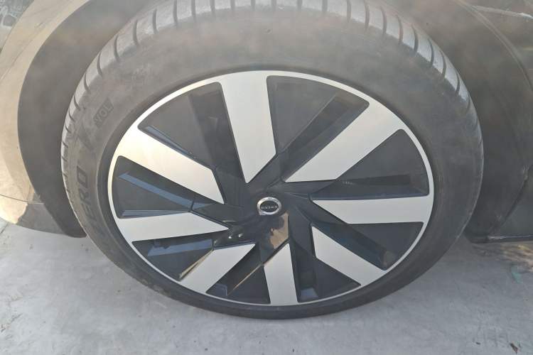 Used Volvo S90 New Energy 2024 Plug-in Hybrid Four-Wheel Drive Long-Range Luxury Smart Edition Left Front Wheel Hub