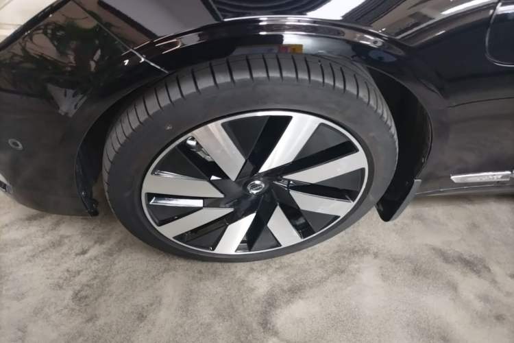 Used Volvo S90 New Energy 2024 Plug-in Hybrid Four-Wheel Drive Long-Range Luxury Smart Edition Left Front Wheel Hub