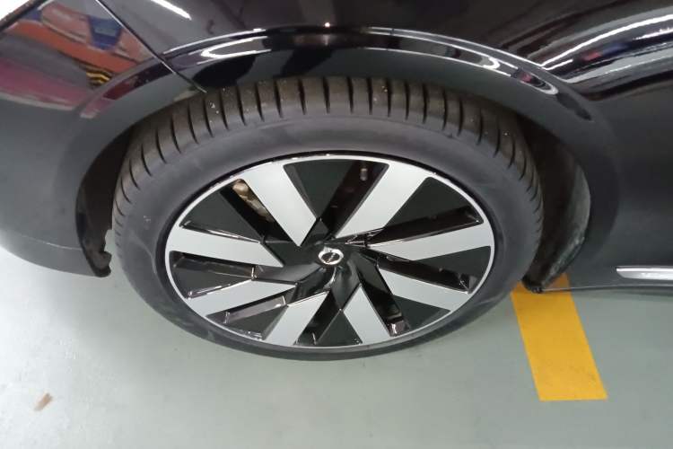 Used Volvo S90 New Energy 2024 Plug-in Hybrid Four-Wheel Drive Long-Range Luxury Smart Edition Left Front Wheel Hub