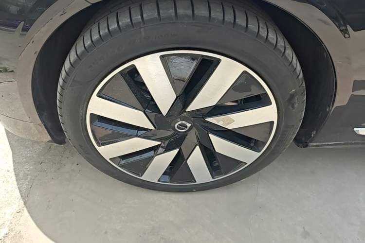 Used Volvo S90 New Energy 2024 Plug-in Hybrid Four-Wheel Drive Long-Range Luxury Smart Edition Left Front Wheel Hub