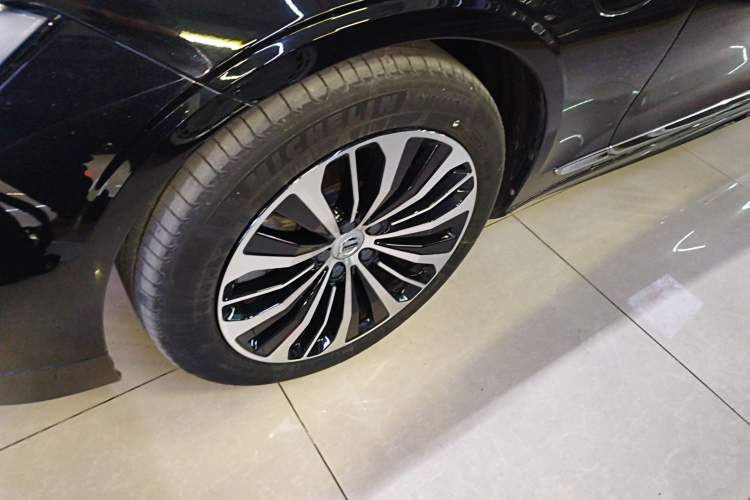 Used Volvo S90 New Energy 2024 Plug-in Hybrid Four-Wheel Drive Long-Range Zhiyi Luxury Edition Left Front Wheel Hub