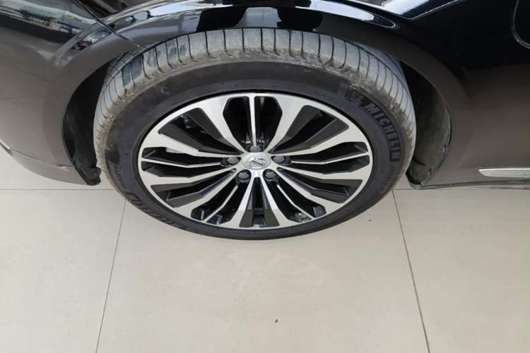 Used Volvo S90 New Energy 2024 Plug-in Hybrid Four-Wheel Drive Long-Range Zhiyi Luxury Edition Left Front Wheel Hub