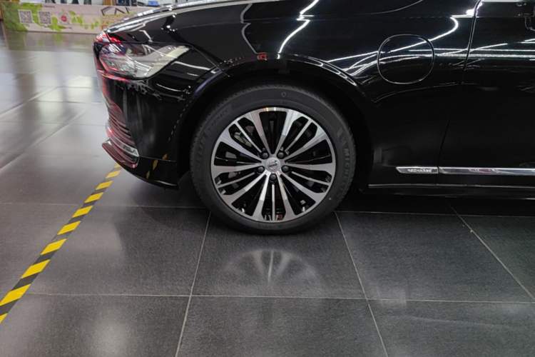 Used Volvo S90 New Energy 2024 Plug-in Hybrid Four-Wheel Drive Long-Range Zhiyi Luxury Edition Left Front Wheel Hub