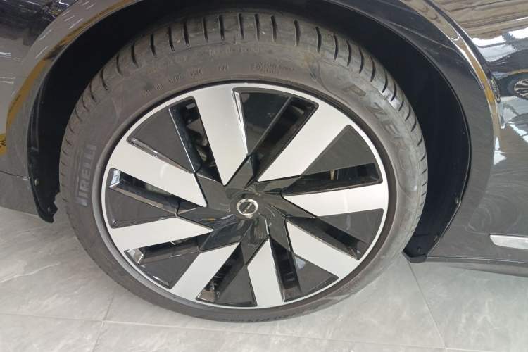 Used Volvo S90 New Energy 2024 Plug-in Hybrid Four-Wheel Drive Long-Range Luxury Smart Edition Left Front Wheel Hub