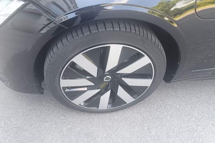 Used Volvo S90 New Energy 2024 Plug-in Hybrid Four-Wheel Drive Long-Range Luxury Smart Edition Left Front Wheel Hub