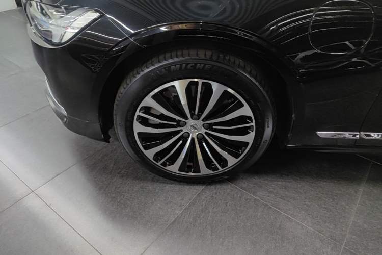 Used Volvo S90 New Energy 2024 Plug-in Hybrid Four-Wheel Drive Long-Range Zhiyi Luxury Edition Left Front Wheel Hub