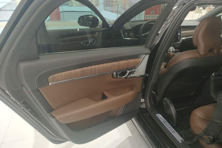 Used Volvo S90 New Energy 2024 Plug-in Hybrid Four-Wheel Drive Long-Range Luxury Smart Edition Left Rear Door Interior