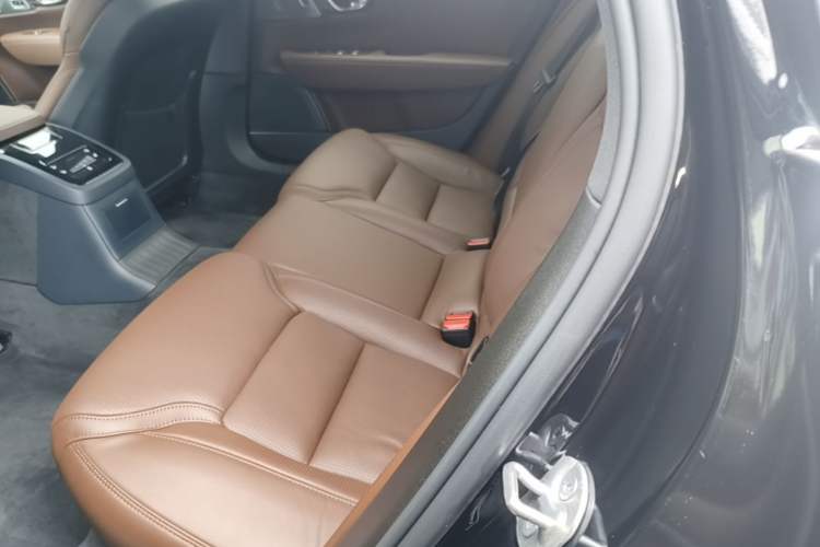 Used Volvo S90 New Energy 2024 Plug-in Hybrid Four-Wheel Drive Long-Range Luxury Smart Edition Left Rear Seat