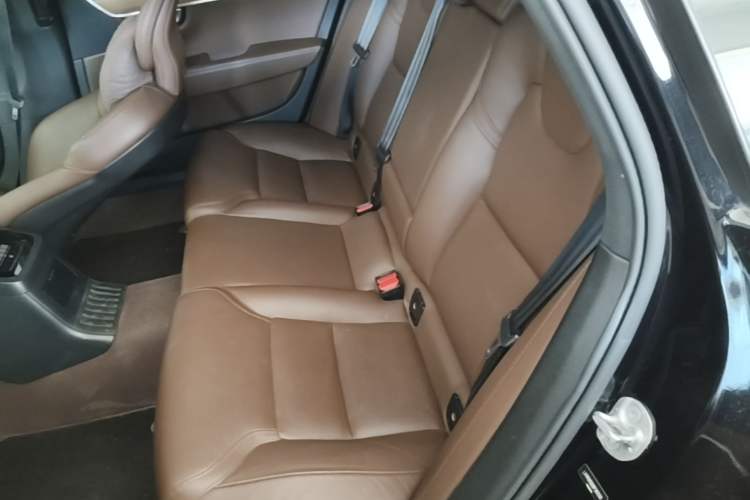 Used Volvo S90 New Energy 2024 Plug-in Hybrid Four-Wheel Drive Long-Range Zhiyi Luxury Edition Left Rear Seat