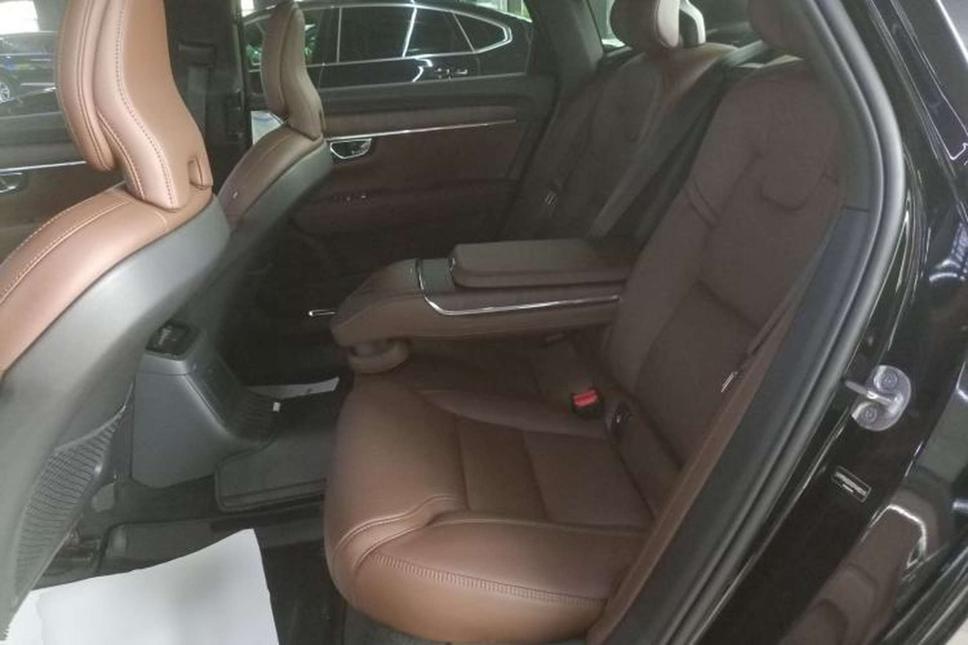 Used Volvo S90 New Energy 2024 Plug-in Hybrid Four-Wheel Drive Long-Range Luxury Smart Edition Left Rear Seat