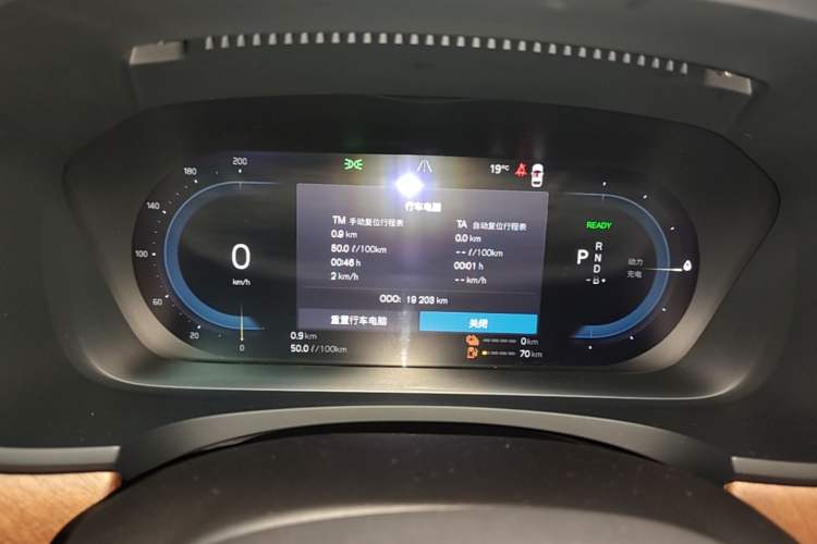 Used Volvo S90 New Energy 2024 Plug-in Hybrid Four-Wheel Drive Long-Range Zhiyi Luxury Edition Odometer Close Up
