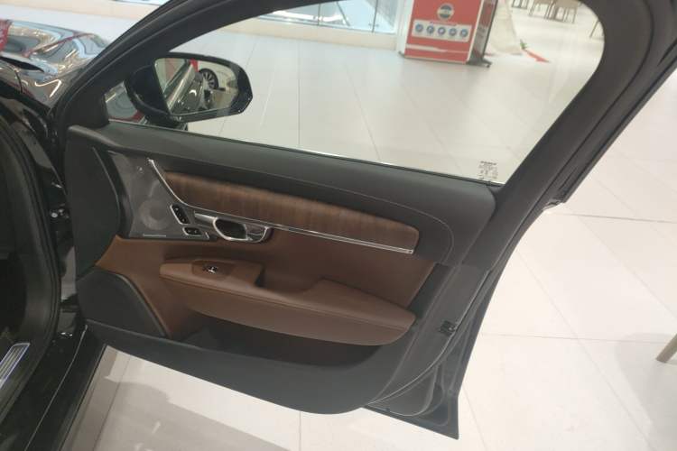 Used Volvo S90 New Energy 2024 Plug-in Hybrid Four-Wheel Drive Long-Range Luxury Smart Edition Right Front Door Interior