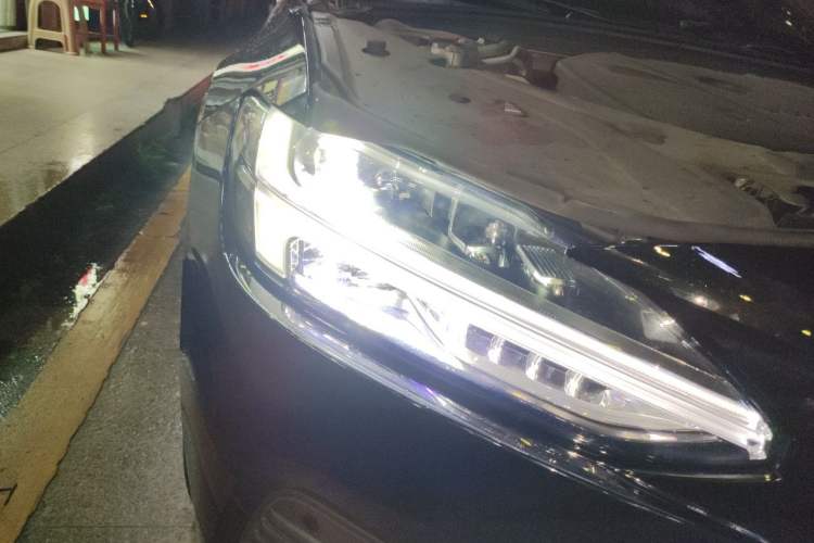 Used Volvo S90 New Energy 2024 Plug-in Hybrid Four-Wheel Drive Long-Range Zhiyi Luxury Edition Right Front Headlight