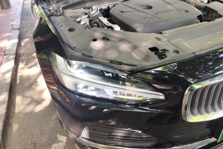 Used Volvo S90 New Energy 2024 Plug-in Hybrid Four-Wheel Drive Long-Range Zhiyi Luxury Edition Right Front Headlight
