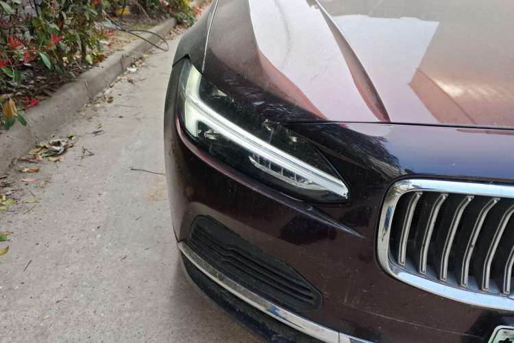 Used Volvo S90 New Energy 2024 Plug-in Hybrid Four-Wheel Drive Long-Range Zhiyi Luxury Edition Right Front Headlight