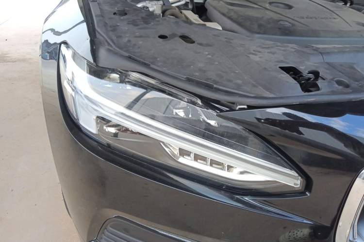 Used Volvo S90 New Energy 2024 Plug-in Hybrid Four-Wheel Drive Long-Range Zhiyi Luxury Edition Right Front Headlight