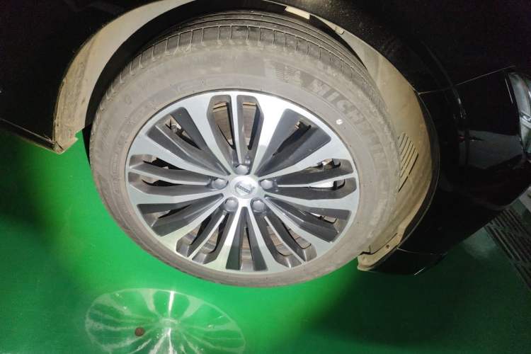 Used Volvo S90 New Energy 2024 Plug-in Hybrid Four-Wheel Drive Long-Range Zhiyi Luxury Edition Right Front Wheel Hub