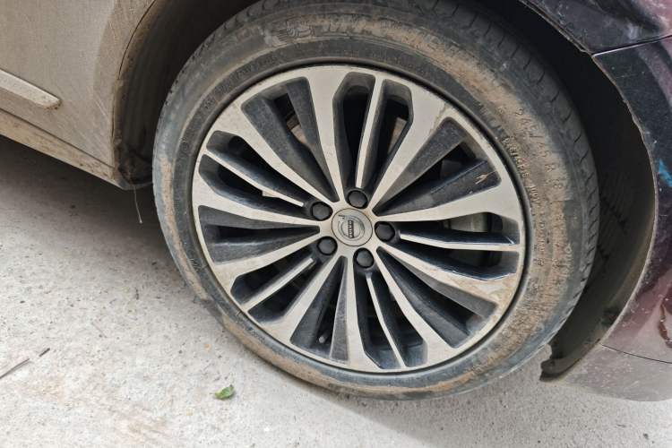 Used Volvo S90 New Energy 2024 Plug-in Hybrid Four-Wheel Drive Long-Range Zhiyi Luxury Edition Right Front Wheel Hub