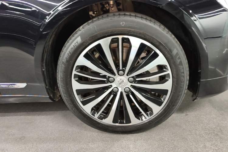 Used Volvo S90 New Energy 2024 Plug-in Hybrid Four-Wheel Drive Long-Range Zhiyi Luxury Edition Right Front Wheel Hub