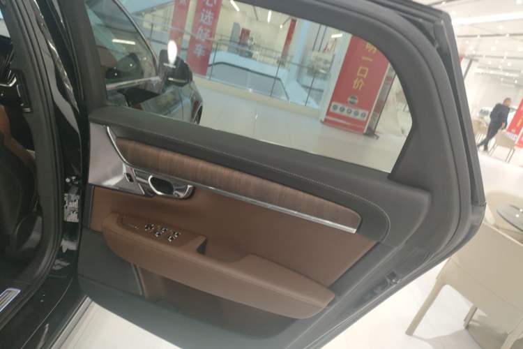 Used Volvo S90 New Energy 2024 Plug-in Hybrid Four-Wheel Drive Long-Range Luxury Smart Edition Right Rear Door Interior