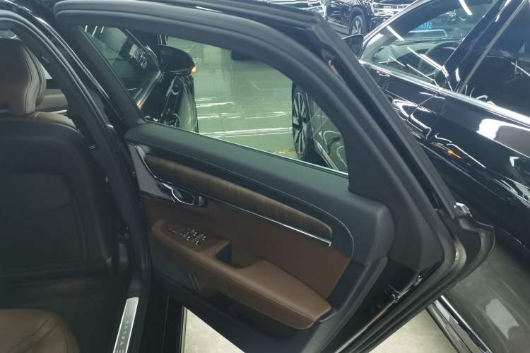 Used Volvo S90 New Energy 2024 Plug-in Hybrid Four-Wheel Drive Long-Range Luxury Smart Edition Right Rear Door Interior