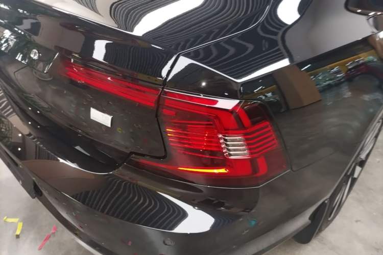 Used Volvo S90 New Energy 2024 Plug-in Hybrid Four-Wheel Drive Long-Range Luxury Smart Edition Right Rear Taillight