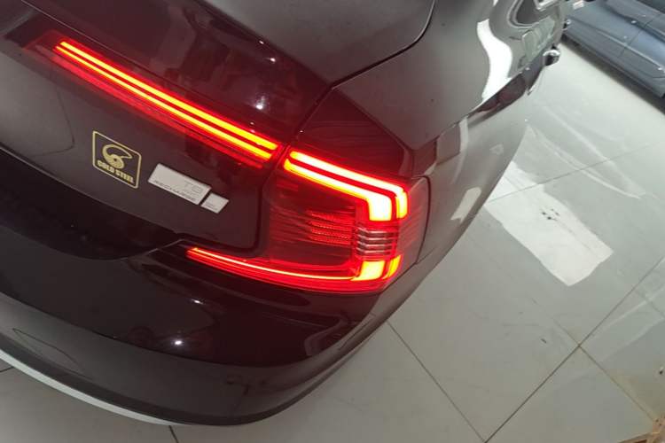 Used Volvo S90 New Energy 2024 Plug-in Hybrid Four-Wheel Drive Long-Range Luxury Smart Edition Right Rear Taillight