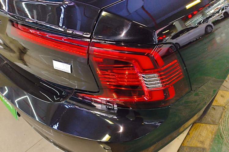 Used Volvo S90 New Energy 2024 Plug-in Hybrid Four-Wheel Drive Long-Range Zhiyi Luxury Edition Right Rear Taillight