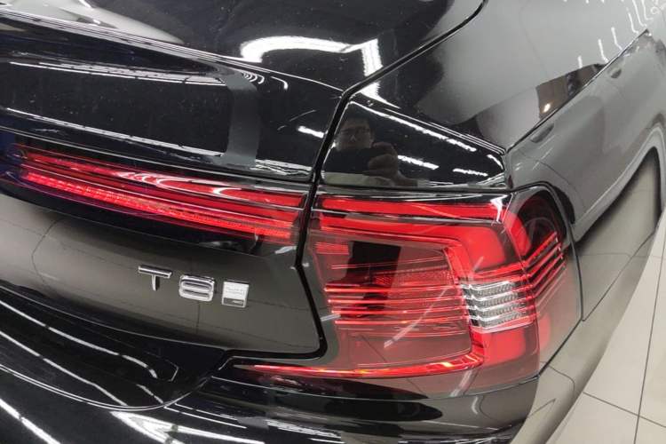 Used Volvo S90 New Energy 2024 Plug-in Hybrid Four-Wheel Drive Long-Range Luxury Smart Edition Right Rear Taillight