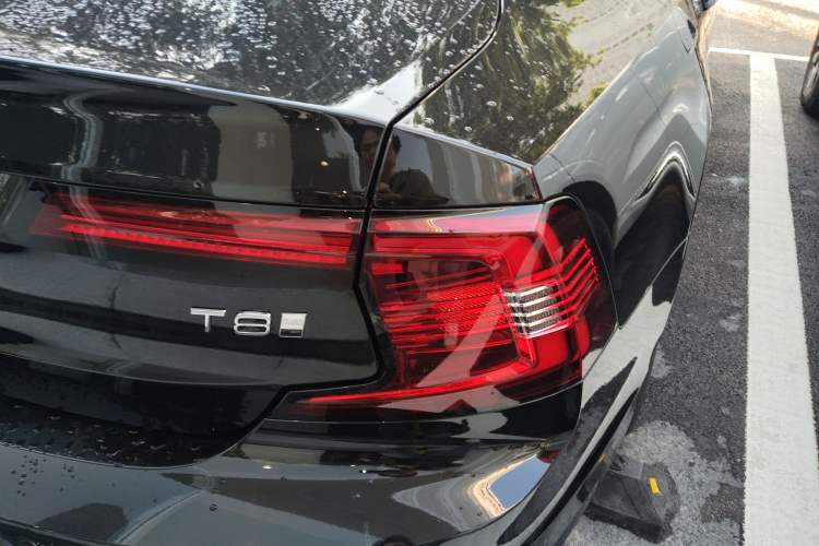 Used Volvo S90 New Energy 2024 Plug-in Hybrid Four-Wheel Drive Long-Range Luxury Smart Edition Right Rear Taillight